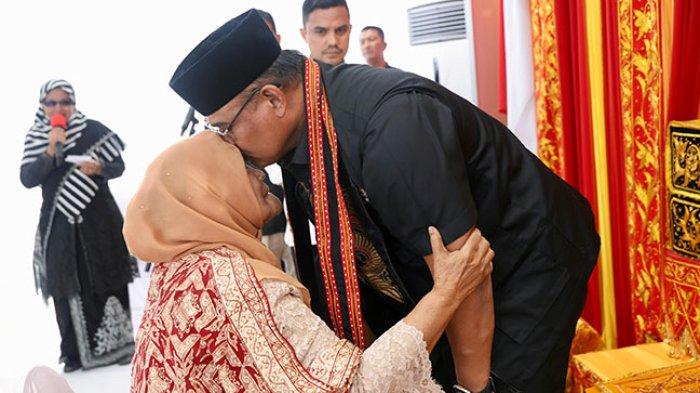 Tiba di Aceh, Pj Gubernur Dipeusijuek Ibunda