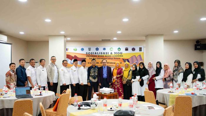 EAST WEST INTERNATIONAL COLLEGE Buka Peluang Kuliah Sambil Magang Kerja di Malaysia