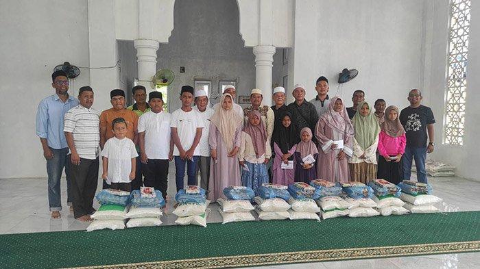 Rayakan Maulid Nabi, Masyarakat Gampong Kayee Jatoe Teupin Raya Santuni Anak Yatim