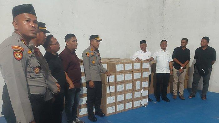 Pj Bupati Bireuen Bersama Forkopimda Tinjau Gudang Logistik KIP Bireuen, Ini Logistik Sudah Tiba