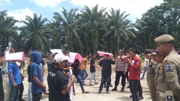 BREAKING NEWS - Massa Demo Perusahaan Kelapa Sawit PT Socfindo di Aceh Singkil