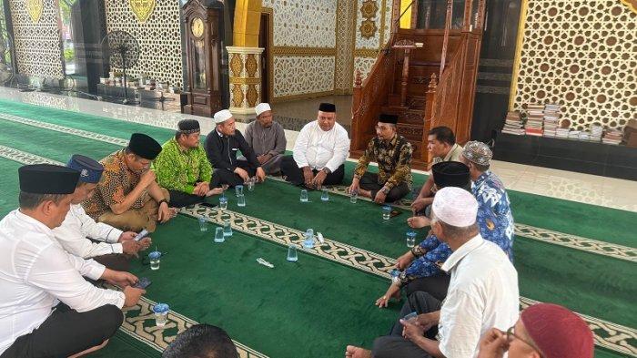 Anggota Dewan Perwakilan Daerah Republik Indonesia (DPD-RI) asal Aceh, H. Sudirman atau yang akrab disapa Haji Uma, turun langsung ke Kota Sibolga, Sumatera Utara. Guna mengadvokasi kasus kematian Arjuna Tamaraya atau Arjun (21), pemuda asal Simeulue, Aceh yang diduga menjadi korban penganiayaan di salah satu masjid setempat beberapa waktu lalu.