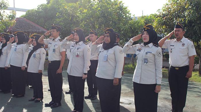 HARKITNAS - Lembaga Pemasyarakatan (Lapas) Perempuan Kelas IIB Sigli menggelar upacara bendera dalam rangka memperingati Hari Kebangkitan Nasional (Harkitnas) ke-118, Rabu (20/05).