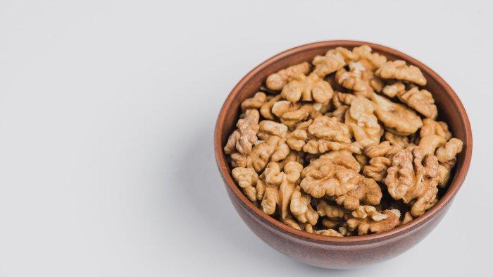 Ilustrasi kacang kenari, berikut ini fakta kesehatan tentang kacang kenari (freepik.com)