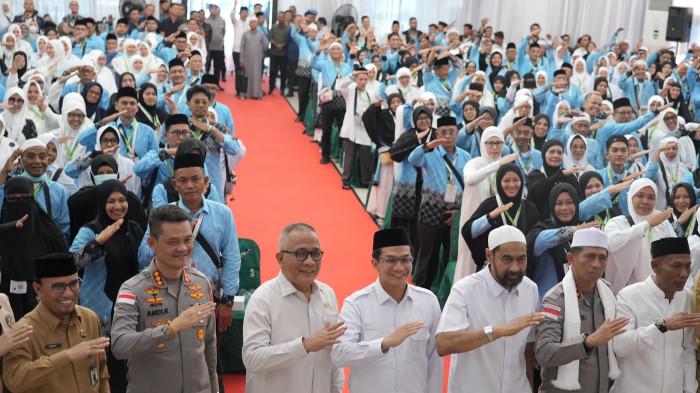 Kepala Kantor Wilayah Direktorat Jenderal Imigrasi Aceh ikut pelepasan Jamaah Calon Haji (JCH) Aceh Tahun 1447 H/2026 M yang berlangsung di Aula Jeddah, Asrama Haji Embarkasi Aceh, Banda Aceh.