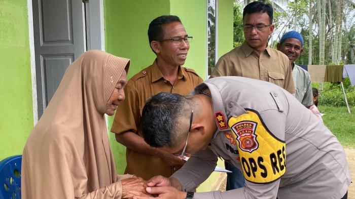Kunjungi Korban Kebakaran di Lhoksukon dan Baktiya, Kapolres Aceh Utara Serahkan Bantuan