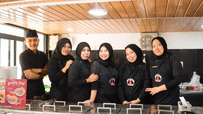 Karyawan Bakso Paknu berkomitmen untuk terus berinovasi