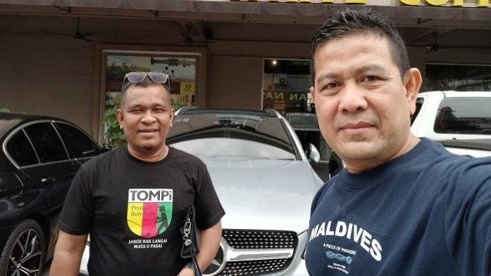 Ketua Tokoh Masyarakat Pidie (TOMPi) perwakilan Kuala Lumpur, Jafar Insya Reubee (kiri) didampingi Inisiator TOMPi Hasan Basri M Nur
