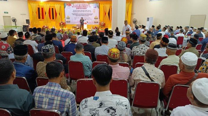 MAULID BAMUS PIDIE JAYA - Badan Musyawarah Masyarakat Pidie Jaya (Bamus Pijay) Jabodetabek menggelar Maulid Nabi Muhammad SAW 1447 Hijriah di Museum Purna Bhakti Pertiwi, kompleks Taman Mini Indonesia Indah (TMII), Jakarta Timur, Minggu (16/11/2025). Acara ini dihadiri ratusan masyarakat Aceh yang ada di sekitar Jabodetabek.