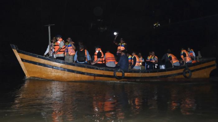 Menteri Ekraf RI Teuku Riefky Harsya, bersama rombongan menaiki boat nelayan di Bireuen