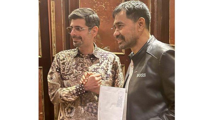PERTEMUAN - Gubernur Aceh, Muzakir Manaf dan rombongan bertemu pihak Mubadala Energy di salah satu hotel di Jakarta, Kamis (2/10/2025) malam. Kehadiran Mualem dan rombongan juga disambut langsung oleh Presiden Direktur Mubadala Energy, Abdullah, Deputi Dukungan Bisnis SKK Eka Bhayu Setta, Kepala Perwakilan SKK Migas Sumatera Bagian Utara, C.W. Wicaksono.