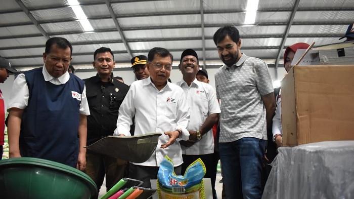 BIRO ADPIM SETDA ACEH




MENERIMA BANTUAN – Gubernur Aceh Muzakir Manaf (Mualem) menerima bantuan kemanusiaan dari Palang Merah Indonesia (PMI) Nasional yang diserahkan langsung oleh Ketua Umum PMI H. M. Jusuf Kalla di Desa Paya Gaboh, Kecamatan Sawang, Kabupaten Aceh Utara, Senin (12/1/2026).
