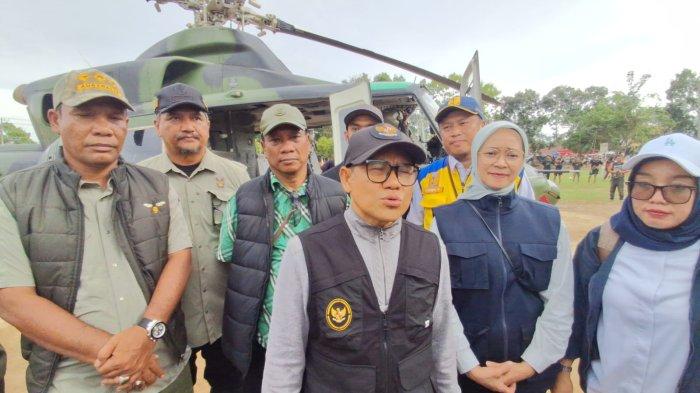 Anggota Komisi V DPR RI Fraksi PKB, H Ruslan Daud (HRD) bersama Menteri Koordinator (Menko) Pemberdayaan Masyarakat, Abdul Muhaimin Iskandar, langsung mengantar bantuan dan meninjau sejumlah infrastruktur yang rusak diterjang banjir dan longsor dengan Helikopter milik TNI ke Kabupaten Aceh Tamiang, Senin (15/12/2025).