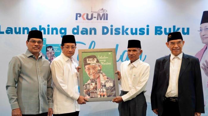 Nasaruddin Umar foto bersama usai peluncuran buku “Teladan Sang Menteri” di Masjid Istiqlal