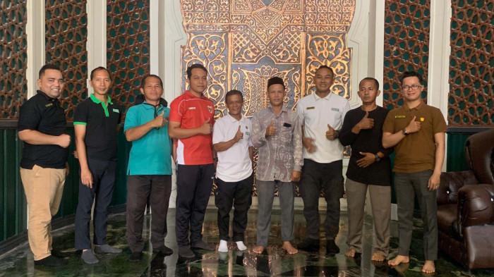 Sabtu Bersih di Masjid Giok, Dua Hotel di Meulaboh Gelar Aksi Peduli Lingkungan