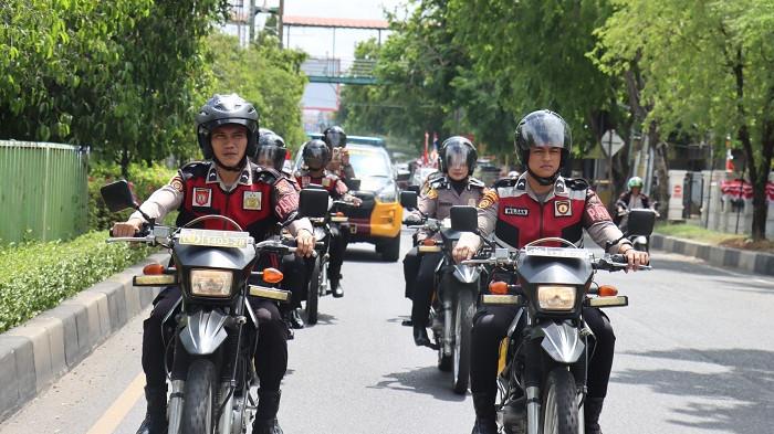 GELAR PATROLI - Personel Polresta Banda Aceh melakukan patroli skala besar menjelang perayaan HUT Kemerdekaan ke-80 RI di Banda Aceh, Rabu (6/8/2025).