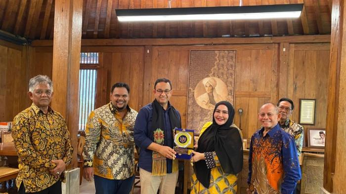 Prof Adjunct Dr Marniati Jemput Anis Baswedan Hadiri Deklarasi dan Pelantikan Pengurus Pusat PPA
