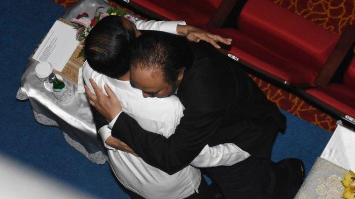 Jokowi Tak Balas Pelukan Surya Paloh, Stafsus Mensesneg: Kalau Tak Komit Lagi, Pamit Baik-baik