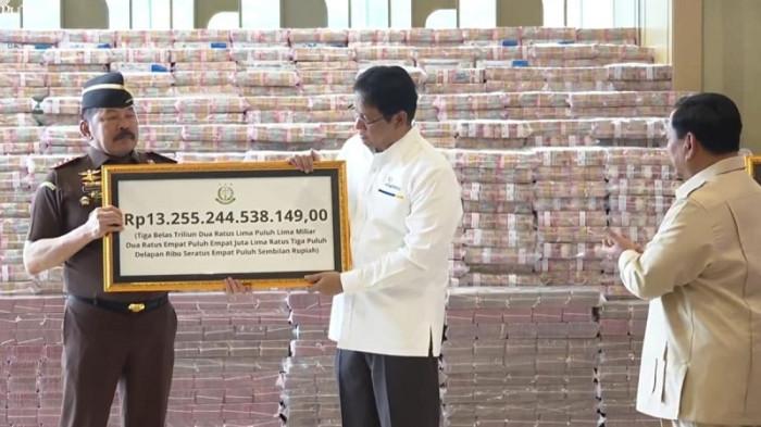 Disaksikan Prabowo, Kejagung Serahkan Uang Sitaan Korupsi CPO Rp 13,2 Triliun ke Menkeu Purbaya