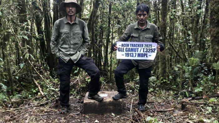 Puncak gunung Gle Gamut pada ketinggian 1913,7 mdpl yang terdapat beton pilar buatan Belanda.