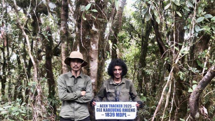 Puncak gunung Gle Kareueng Rhieng pada ketinggian 1839 meter diatas permukaan laut (mdpl).