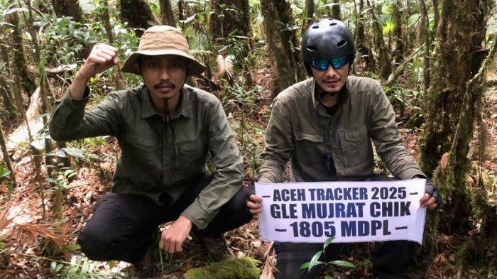 Puncak gunung Gle Mujrat Chik pada ketinggian 1805 meter diatas permukaan laut (mdpl).