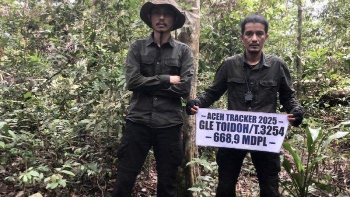 Puncak gunung Gle Toidoh pada ketinggian 668,9mdpl di Pegunungan Selatan Pidie Jaya yang jaraknya paling dekat dengan Dusun Lhok Pineung, Gampong Lhok Sandeng.
