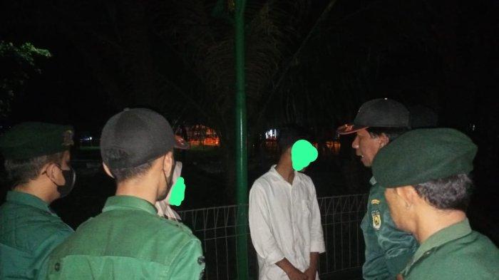 Pengawasan Syariat Islam, Satpol dan WH Banda Aceh Membina Muda-mudi di Ulee Lheu