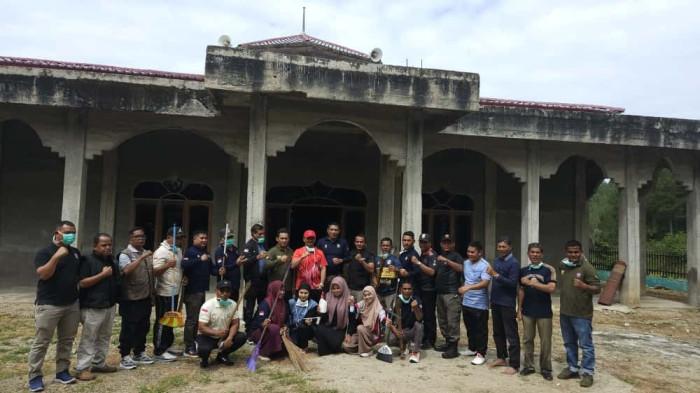 Satpol PP dan WH Gayo Lues Gerakkan Aksi Bersih Masjid Dukung Program GEMA Masjid