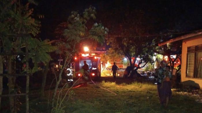 Tempat Usaha Sapu Lidi Milik Hamdani di Peusangan Bireuen Terbakar