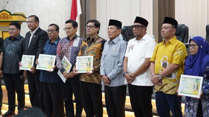 Wabup Nagan Raya Raja Sayang Apresiasi Buku Ampon Bang dalam Seminar di UIN Ar-Raniry