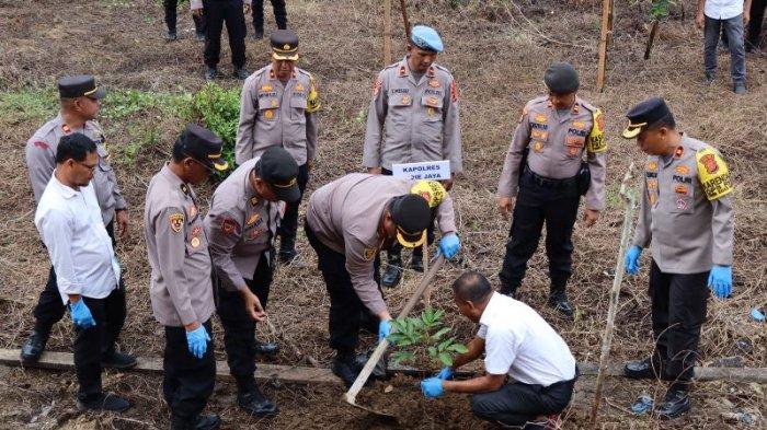 Polres Pidie Jaya Tanam 100 Pohon, Bagian dari Program Penanaman 10 Juta Pohon Serentak oleh Polri