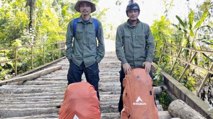The Dynamic Duo Aceh Tracker, Said dan Sultan jelang melakukan start pendakian.