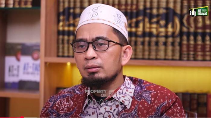Ustaz Adi Hidayat mengungkap lima amalan sunnah pada hari Jumat.