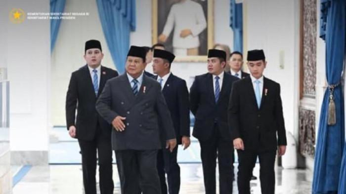 TAK ADA GIBRAN - Wapres Gibran Rakabuming mendampingi Presiden Prabowo Subianto saat melantik empat menteri dan satu wakil menteri Kabinet Merah Putih di Istana Negara, Jakarta, Senin (08/09/2025). Di pelantikan hari ini Rabu (17/9/2025) Putra sulung Jokowi tak mendampingi Prabowo. (Tangkap layar Facebook Sekretariat Wakil Presiden RI) (Tangkap layar Facebook Sekretariat Wakil Presiden RI)
