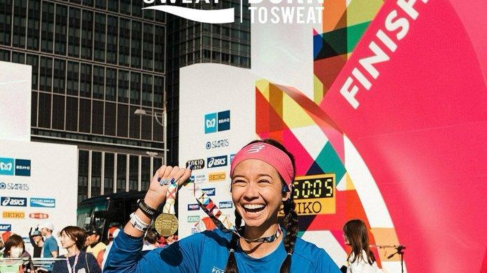 Potret Yuki Kato bahagia dapat medali di Tokyo Marathon 2024