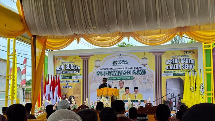 CERAMAH MAULID - Tgk Yusri Puteh menyampaikan ceramah Maulid di Kantor Golkar Pidie dalam rangka peringatan Maulid Nabi serta memeriahkan Hari Ulang Tahun Golkar,Sabtu (18/10/2025).