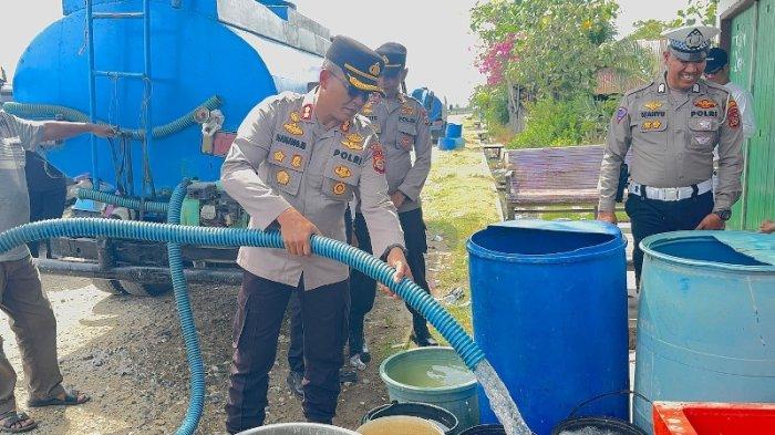 Warga  Umpung Unoe Kesulitan Air Bersih, Polres Aceh Utara Turun Tangan Bantu 20 Ribu Liter Air