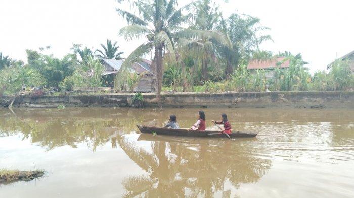 Anak-anak Jago Berenang, Pandai Mendayung