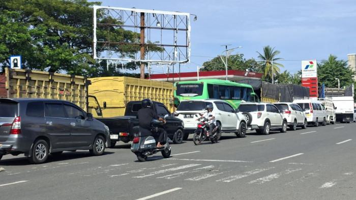 DPRK Bireuen Desak Pertamina Atasi Kelangkaan BBM & Antrean Panjang di SPBU