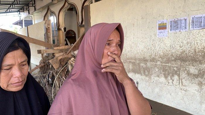 KORBAN BANJIR - Asiah, korban banjir yang selamat dari Gampong Blang Awe, Kecamatan Meureudu, Kabupaten Pidie Jaya.