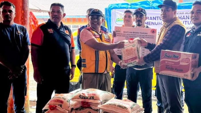 Siaga Terhadap Bencana Hidrometeorologi, BPBA Salurkan 1.000 Sak Beras untuk Aceh Barat