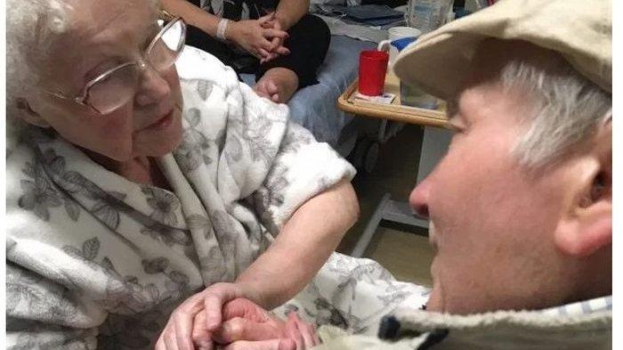 Sehidup Semati, Pasangan Ini Positif Corona dan Meninggal di Hari yang Sama