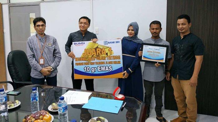 BRI Langsa Serahkan Hadiah Panen Emas Telkomsel Akhir Tahun