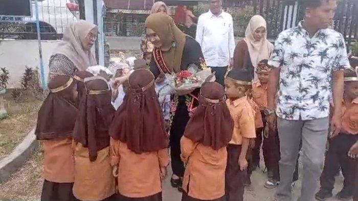 Bunda PAUD Bireuen Kunjungi SDN 2 dan MIN 51 Cot Bada Peusangan Bireuen