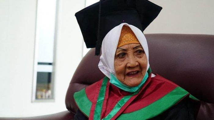 57 Tahun Jadi Guru TK, Nenek Chamimah Akhirnya Dapat Gelar Sarjana di Usia 78 Tahun