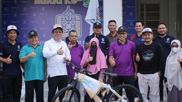 Semarak Milad ke-56, Jalan Santai UIN Sultanah Nahrasiyah Hadirkan Nuansa Sehat & Penuh Kebersamaan