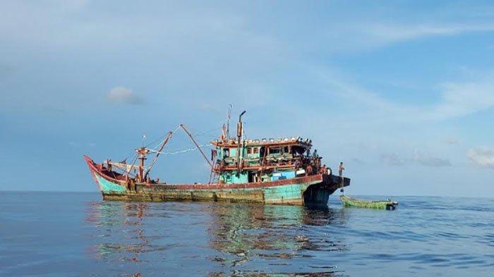 Kapal Ikan Berukuran Besar Masuk Perairan Teupah selatan, Nelayan Simeulue Gigit Jari