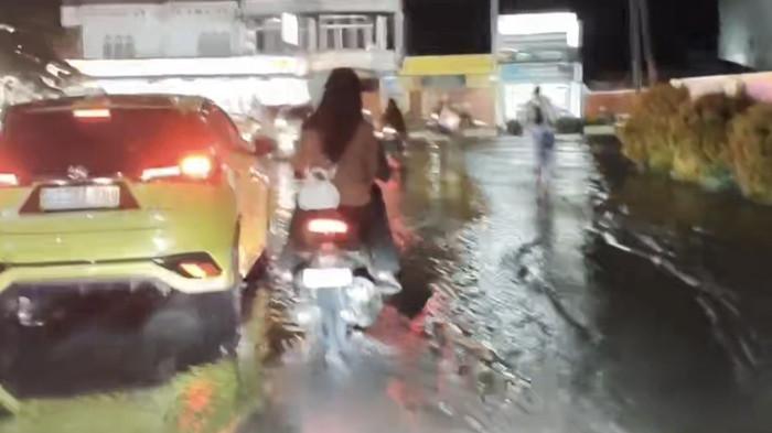 Hujan Deras, Sejumlah Jalan dan Permukiman di Langsa Terendam Air