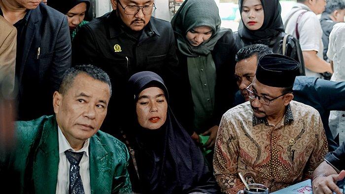 Hari Ini Ibu Imam Masykur Temui Hotman Paris di Kopi Johny Minta Keadilan, Ini Kata Hotman Paris